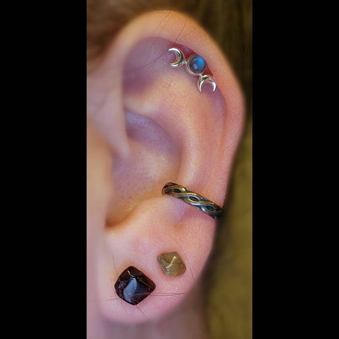 Hecate Symbol Earring • Goddess of Witchcraft and Magic Jewelry • Twin Moons Helix Earring • Moonstone Cartilage Silver Piercing - CRT004