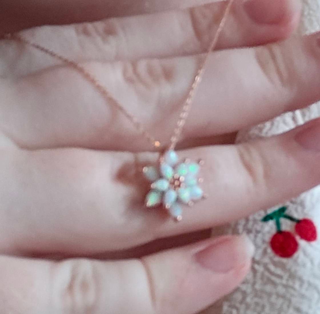 Opal Flower Necklace,Dainty Opal Necklace, Opal Flower Necklace ,White Opal Necklace Gold,Mothers Day Gift, Briedsmaid Necklace,Gift for her
