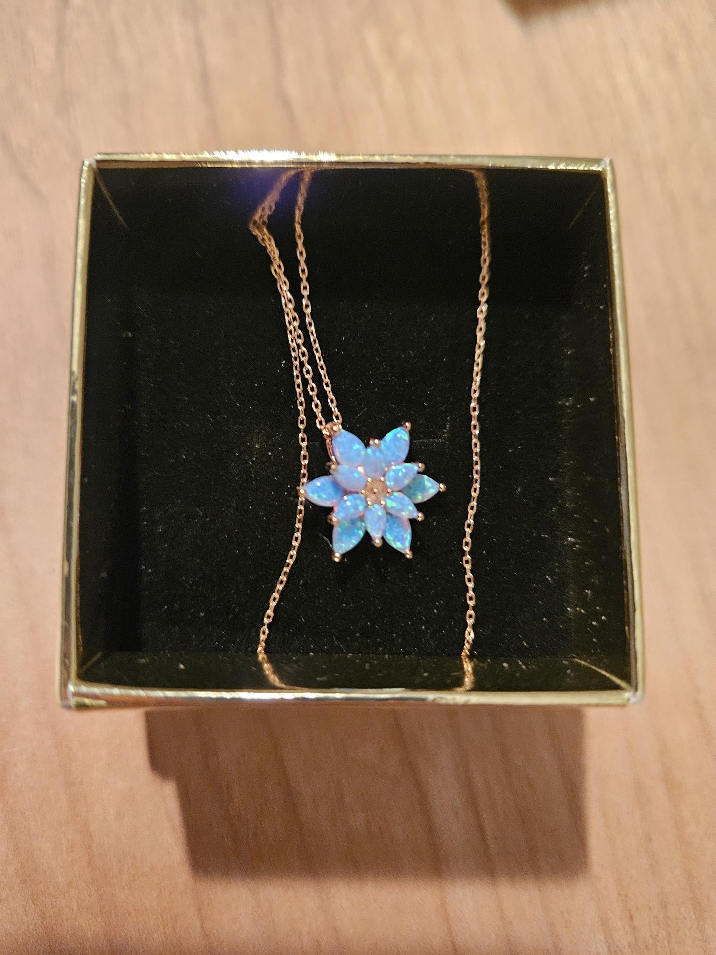 Opal Flower Necklace,Dainty Opal Necklace, Opal Flower Necklace ,White Opal Necklace Gold,Mothers Day Gift, Briedsmaid Necklace,Gift for her