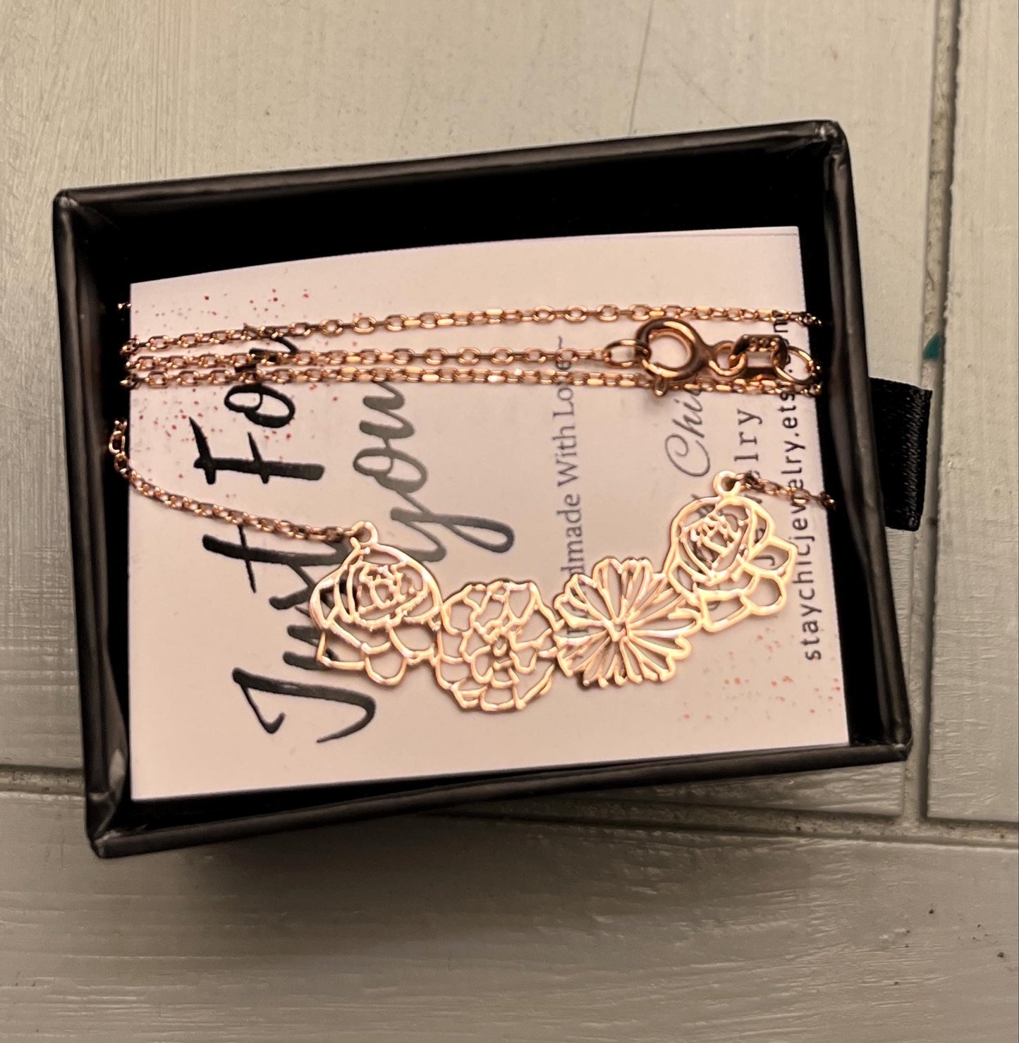 Dainty Birth flower Necklace, Gold Birth Flower Bouquet Necklace, Personalized Gift, Birth flower Family Gift, Gift For Her, Birthday Gifts