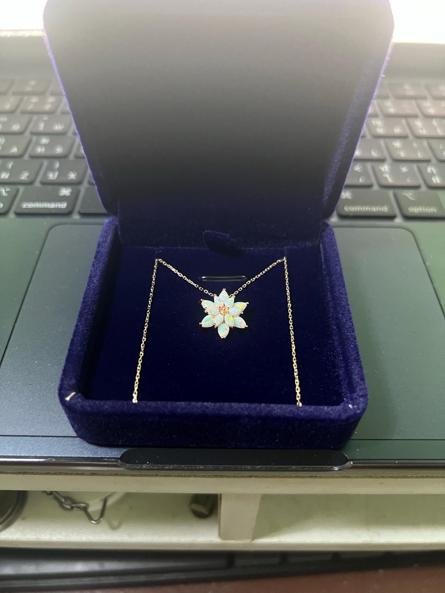 Opal Flower Necklace,Dainty Opal Necklace, Opal Flower Necklace ,White Opal Necklace Gold,Mothers Day Gift, Briedsmaid Necklace,Gift for her