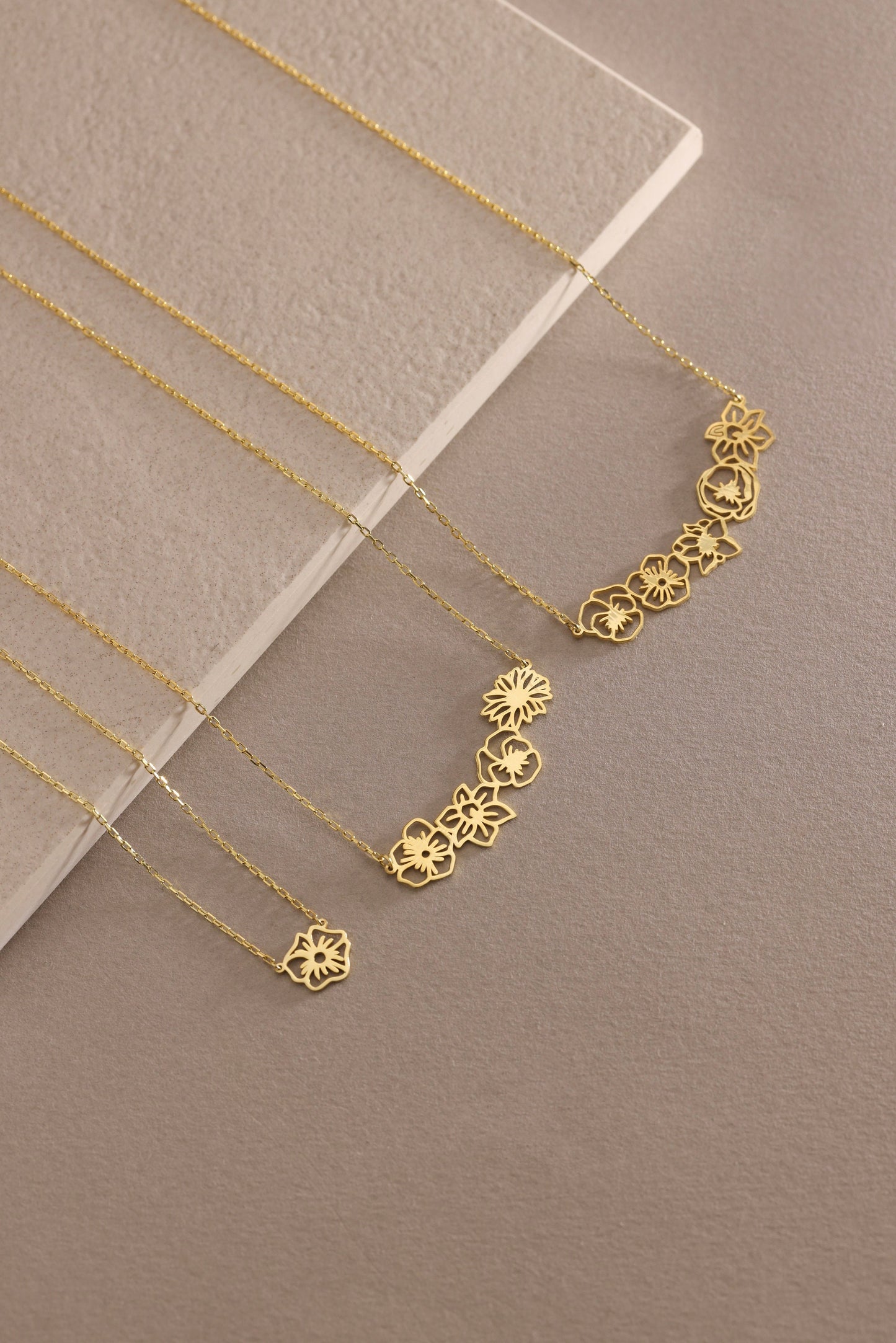 Dainty Birth flower Necklace, Gold Birth Flower Bouquet Necklace, Personalized Gift, Birth flower Family Gift, Gift For Her, Birthday Gifts