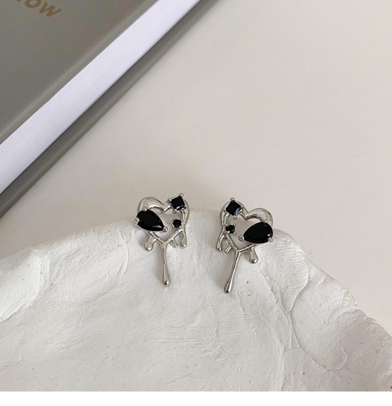 Dainty ear studs - Black Drip Melting Heart Earrings, Gothic Jewelry for Y2K Style Lovers, Great Gift for Edgy Friends