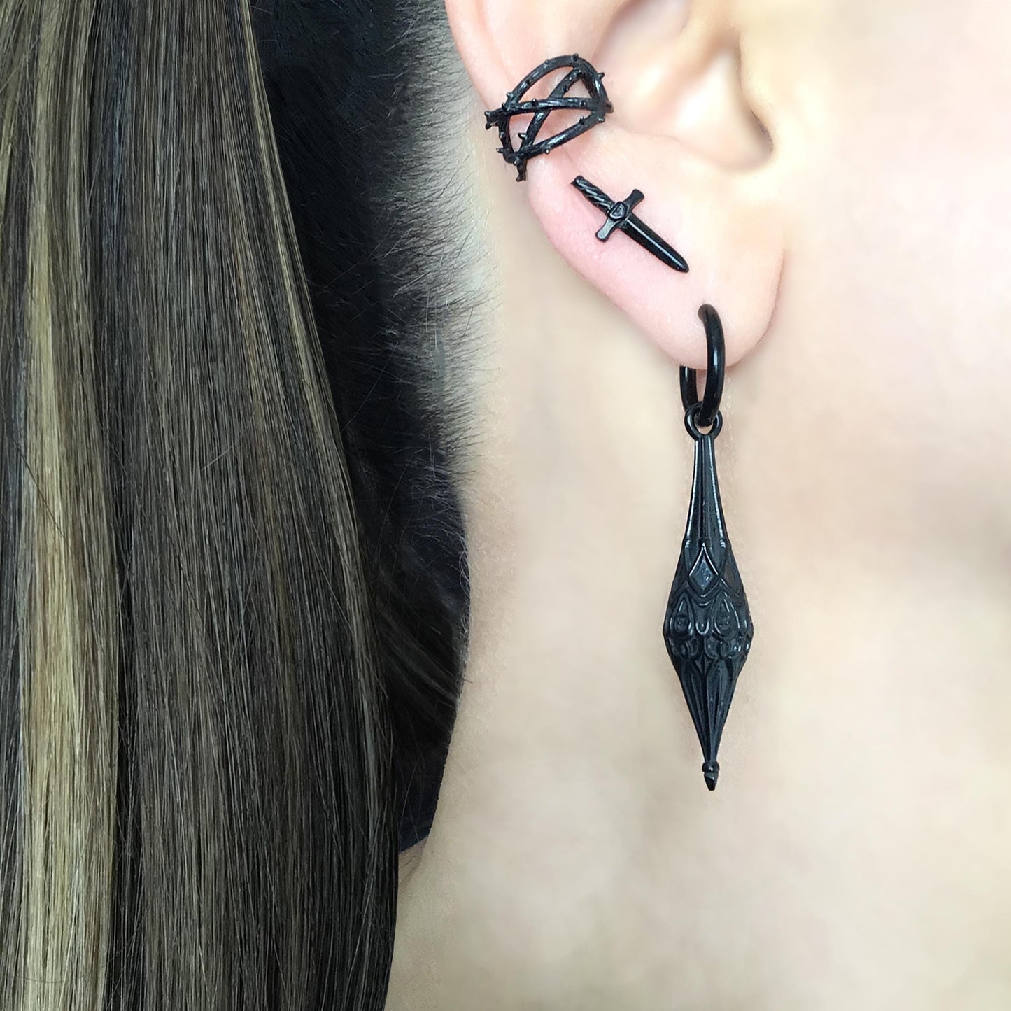 Gothic Pendulum Hoop Earrings, Gothic spike Lilla hoop earrings, Spike earrings hoop earrings, Goth jewelry, black hoop, statement earrings