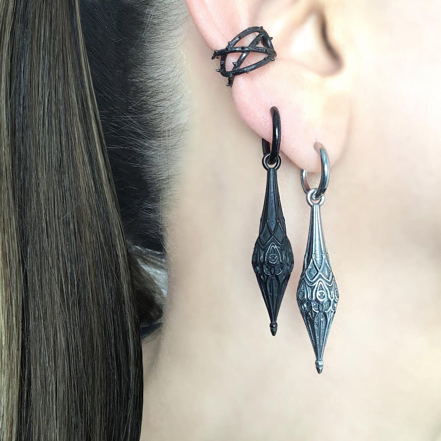 Gothic Pendulum Hoop Earrings, Gothic spike Lilla hoop earrings, Spike earrings hoop earrings, Goth jewelry, black hoop, statement earrings