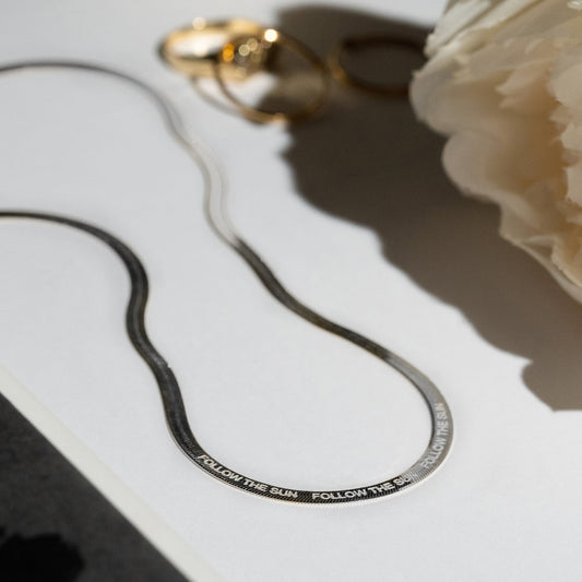 HERRINGBONE ENGRAVED SLIM CHAIN NECKLACE