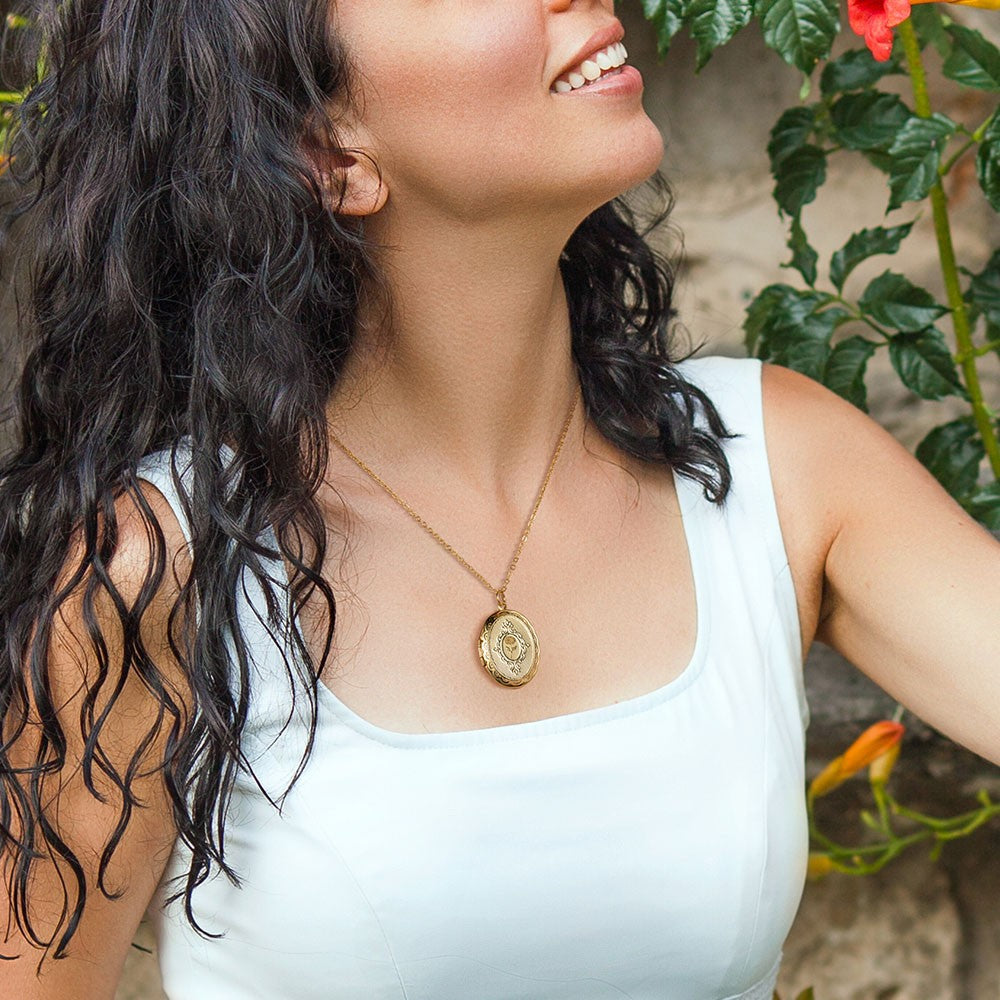 Personalized Birth Flower Oval Locket Necklace with Photo, Custom Picture Oval Necklace, Birthday/Anniversary/Mother's Day Gift for Mom/Her/Family