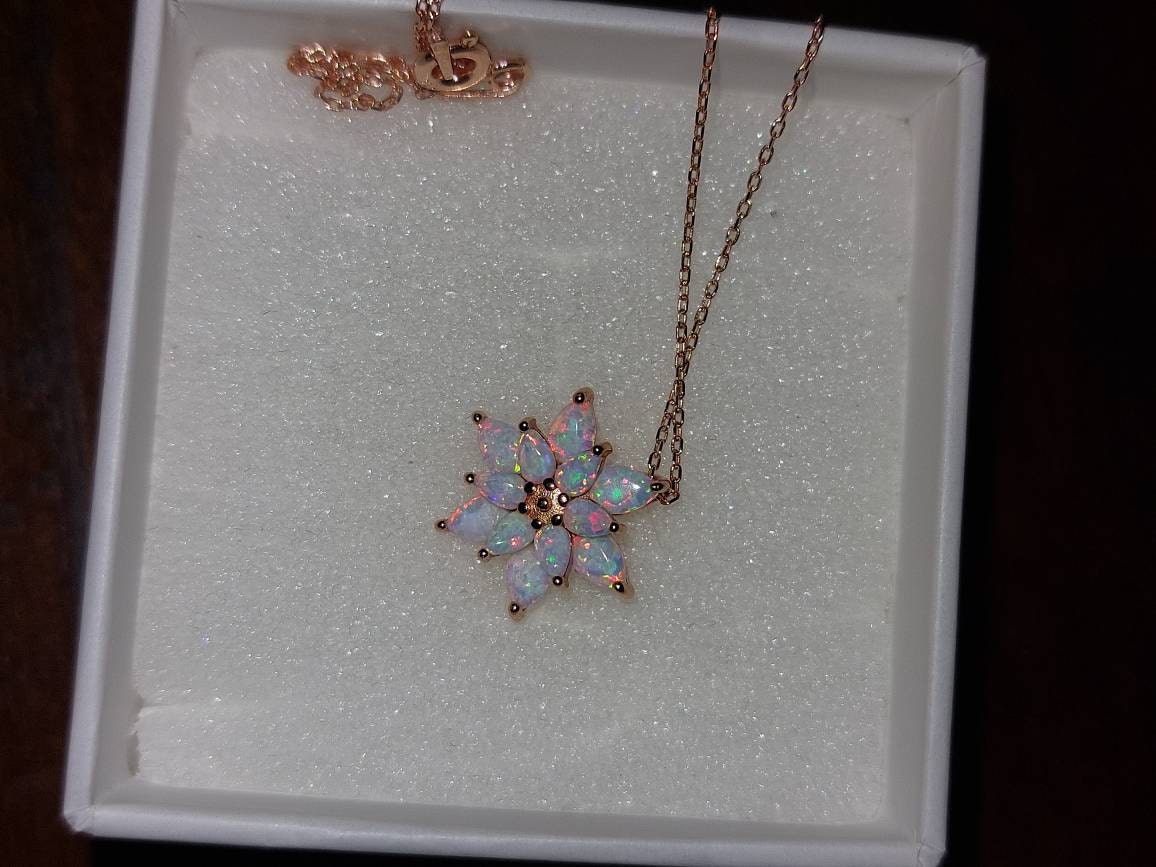 Opal Flower Necklace,Dainty Opal Necklace, Opal Flower Necklace ,White Opal Necklace Gold,Mothers Day Gift, Briedsmaid Necklace,Gift for her