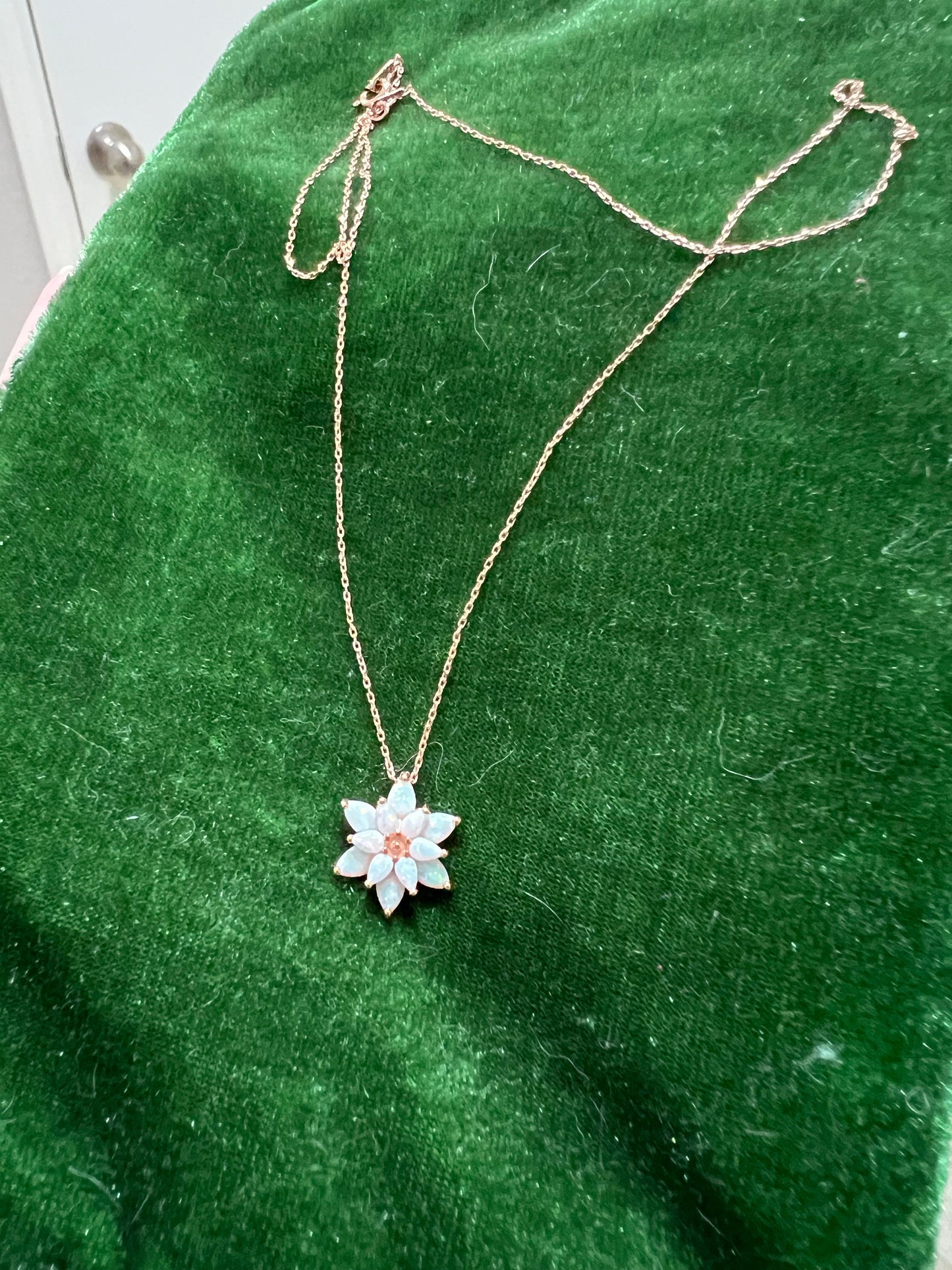 Opal Flower Necklace,Dainty Opal Necklace, Opal Flower Necklace ,White Opal Necklace Gold,Mothers Day Gift, Briedsmaid Necklace,Gift for her