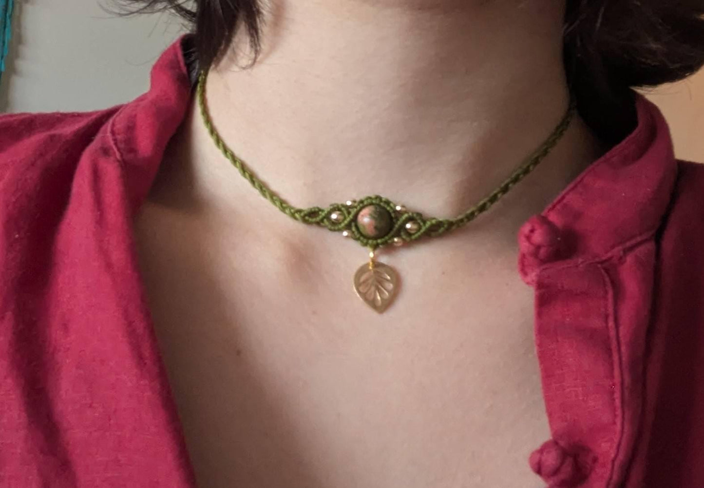 Leaf - Healing Crystal Macrame Choker, boho hippie choker necklace, bohemian jewelry, leaf jewelry, customizable choker, elven jewelry