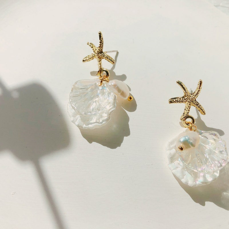 Gold Starfish Earrings/Sea Shell Pearl Dangle Earrings/Starfish With Seashell Earrings/Summer Earrings/Beach and Tropical Gifts