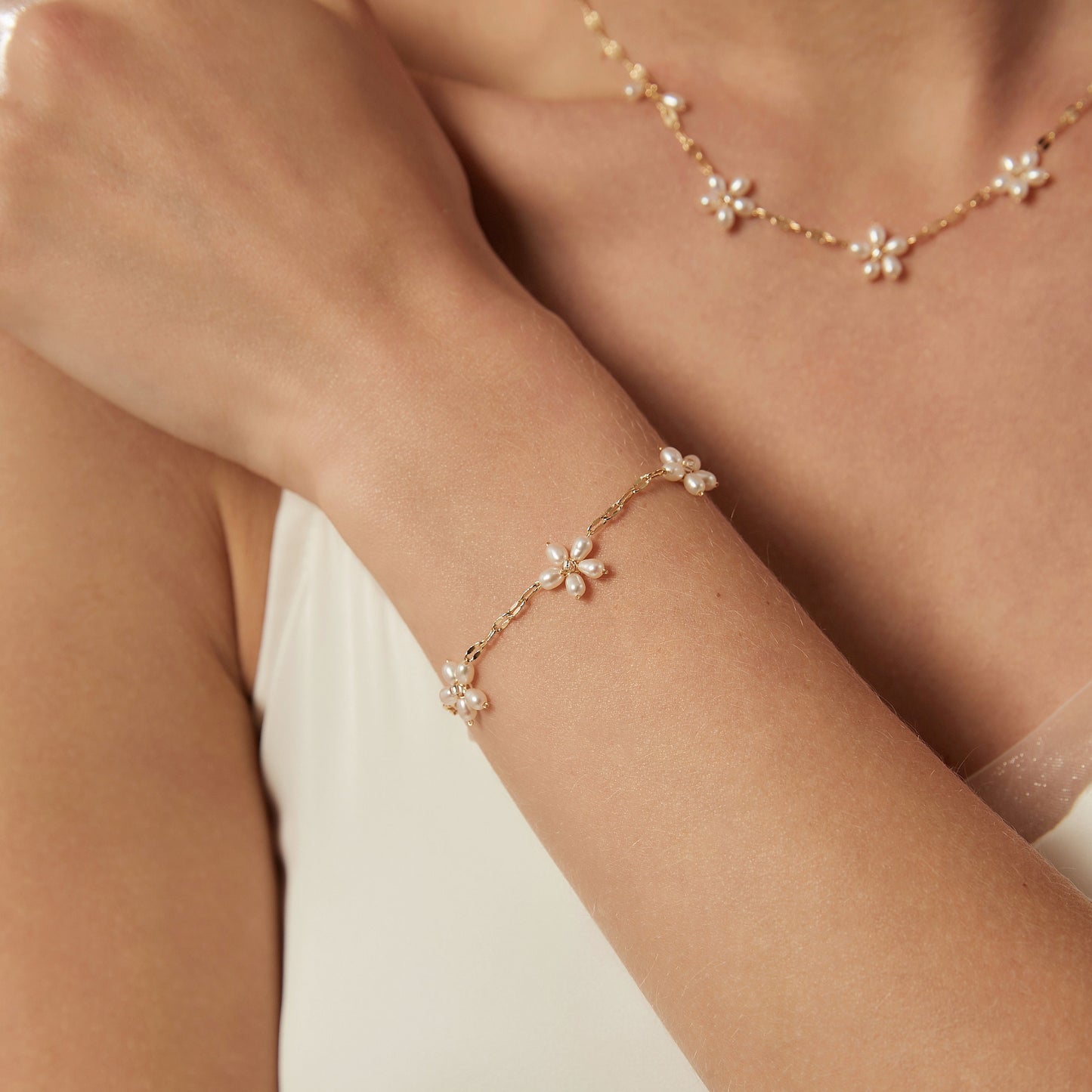 Freshwater Pearl Earrings,Dainty Flower Hoop Earrings,Daisy Pearl Earrings,Pearl Bracelet,Bridal Earrings,Wedding Earrings,Pearl Jewelry Set
