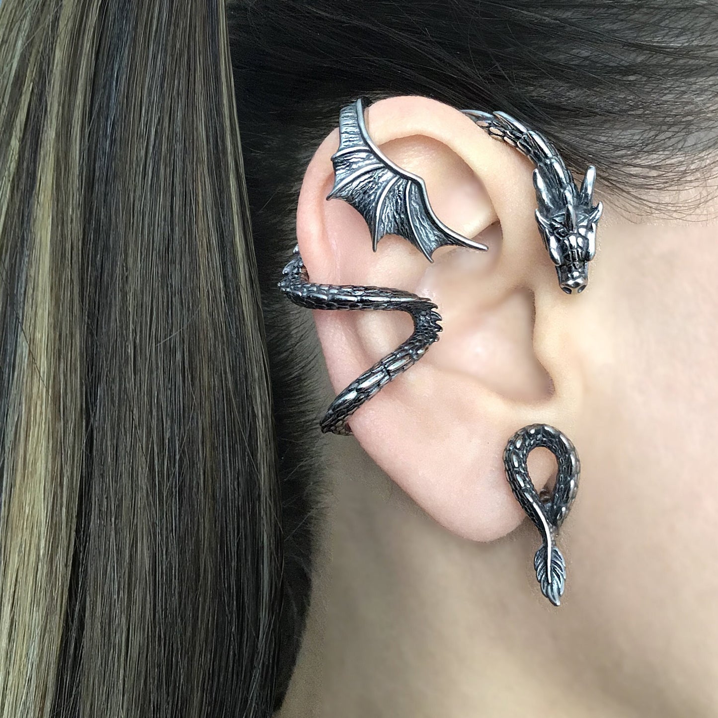 NO PIERCING Dragon cuff with large wing in Gold  Dragon earrings, Dragon ear cuff, Black Dragon, Dragon ear wrap
