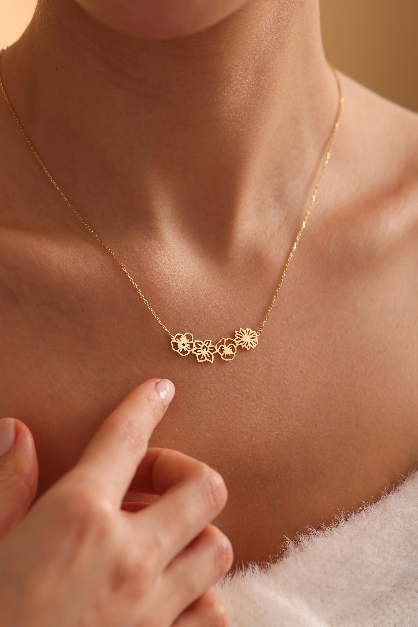 Dainty Birth flower Necklace, Gold Birth Flower Bouquet Necklace, Personalized Gift, Birth flower Family Gift, Gift For Her, Birthday Gifts