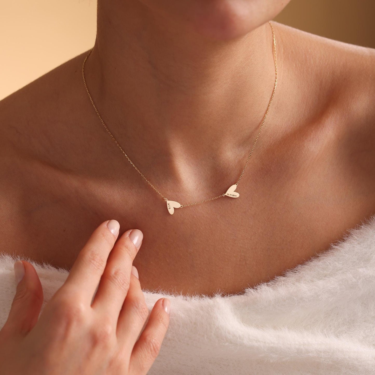14K Personalized Engraved Hearts Name Necklace,Personalized Mom Necklace with Kids Names,Family Heart Pendant Necklace,Christmas Mom Gift
